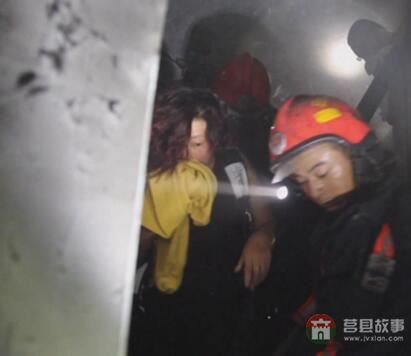 險！日照莒縣一餐館深夜突發(fā)大火 ！濃煙滾滾！