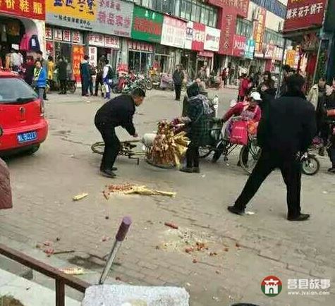 山東日照太陽(yáng)城貌似城管暴力執(zhí)法！真讓人寒心