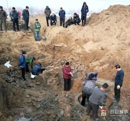 莒縣西楊家莊村前發(fā)現(xiàn)古墓，挖掘后尸骨未進(jìn)行處理