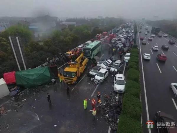 行車記錄儀視頻曝光！滬蓉高速25車連環(huán)相撞原因找到了