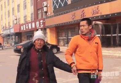 哥哥下落不明，和媳婦離婚，日照小伙帶精神病媽媽打工六年……想有個(gè)家！