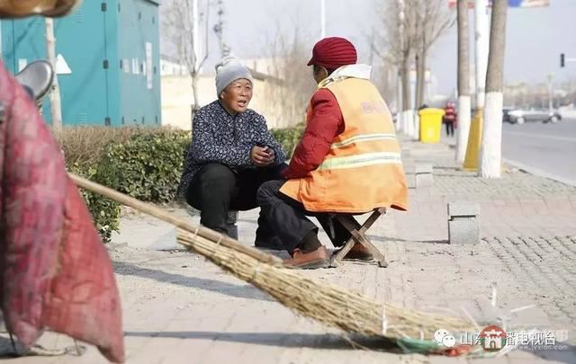哥哥下落不明，和媳婦離婚，日照小伙帶精神病媽媽打工六年……想有個(gè)家！